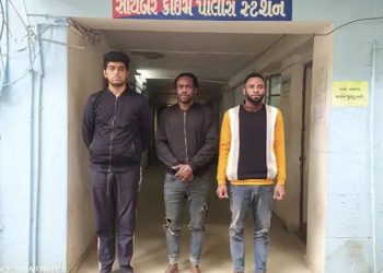 ડમી ફેસબુક આઇડી બનાવીને મિત્રતા કેળવી, નિવૃત શિક્ષક સાથે છેતરપીંડી કરનાર ઝડપાયા 