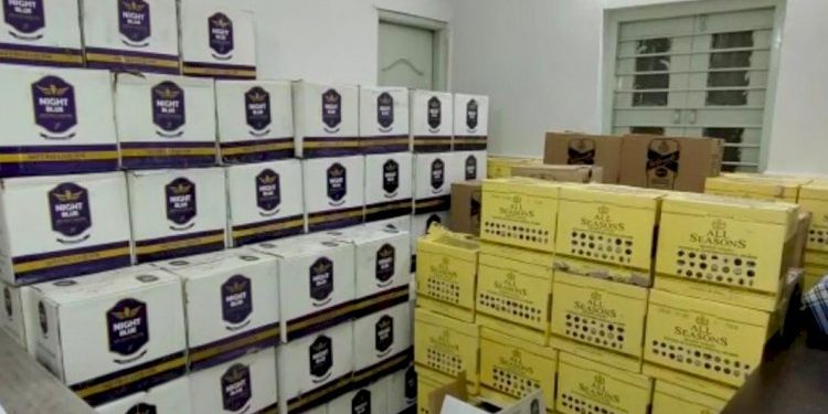 ખંભાળિયાના સોનારડી ગામે ઓરડીમાં છુપાવેલ દારૂનો જંગી જથ્થા સાથે LCBએ 2 શખ્સોને ઝડપી પાડ્યા