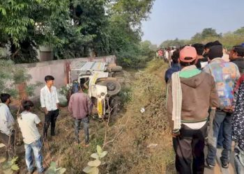 બોલેરોનું ટાયર ફાટ્યું, અલ્ટો સાથે ટકરાઈ, 2 ના થયા મોત 