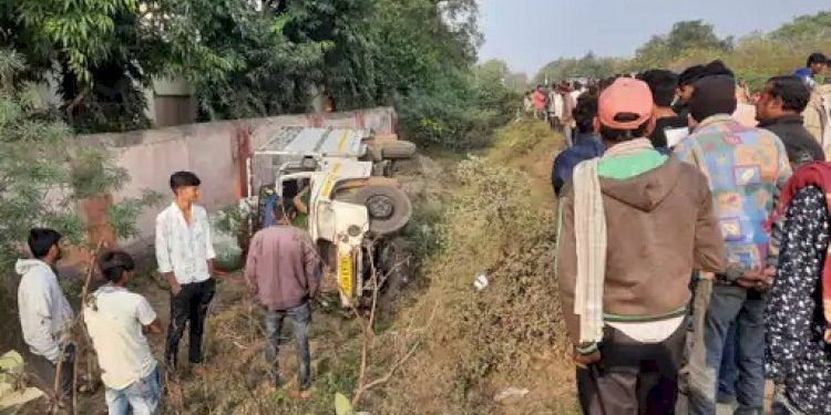 બોલેરોનું ટાયર ફાટ્યું, અલ્ટો સાથે ટકરાઈ, 2 ના થયા મોત