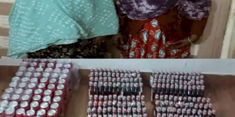 પોલીસે બે મહિલાઓ સહીત ત્રણ લોકો પાસે રહેલ થેલા ચેક કરતા નીકળી પડ્યો દારૂ 