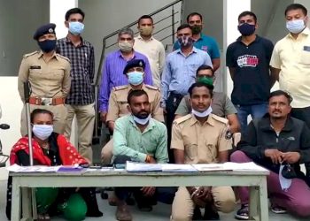 રસ્તા પર રોફ જમાવનાર નકલી પોલીસનો જયારે અસલી પોલીસ સાથે થઇ ગયો ભેટો અને…