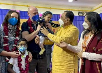 જન્મતા જ તરછોડી દેવાયેલ અંબાને ઇટાલીના પરિવારે લીધી દત્તક 