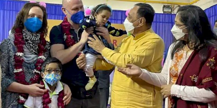 જન્મતા જ તરછોડી દેવાયેલ અંબાને ઇટાલીના પરિવારે લીધી દત્તક