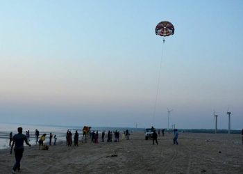 પેરાગ્લાઇડિંગની સફરનો શોખ છે પણ જરા સંભાલ કે..આ કિસ્સો વાંચજો 