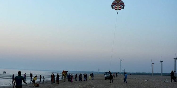 પેરાગ્લાઇડિંગની સફરનો શોખ છે પણ જરા સંભાલ કે..આ કિસ્સો વાંચજો