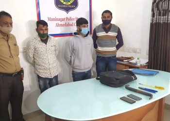 V.I.P તસ્કર ઝડપાયા, પ્લેનમાં આવતા અને 5 સ્ટાર હોટેલમાં રોકાતા 