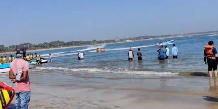 સેલ્ફી લેવાના ચક્કરમાં જીવ ગયો, તમે પણ સેલ્ફી લેવા અધીરા ના બનશો