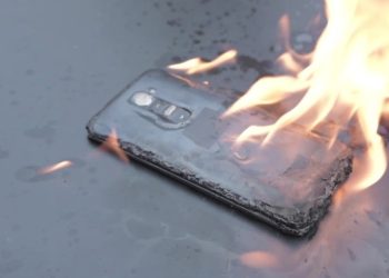શર્ટના ખિસ્સામાં મુકેલ ફોન અચાનક સળગવા લાગ્યો પછી…