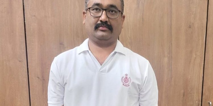 FIRE NOC રીન્યુ કરવા ફાયર ઓફીસરે 30,000 લીધા, વચેટિયા સહીત બન્ને ઝડપાઈ ગયા