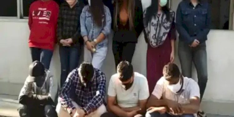 પોલીસે સ્પામાં રેડ કરી તો થાઈલેન્ડની 6 સ્વરૂપવાન  યુવતીઓ અને 3 ગ્રાહકો મળ્યા 