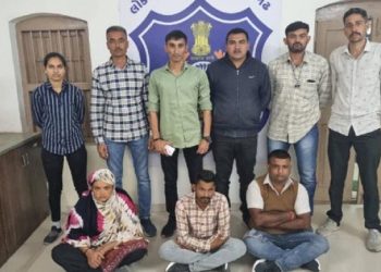 હનીટ્રેપનો ખેલ, તમારી પાસે અજાણી મહિલા લીફ્ટ માગે તો ચેતજો નહિતર આવું તમારી સાથે પણ થઇ શકે