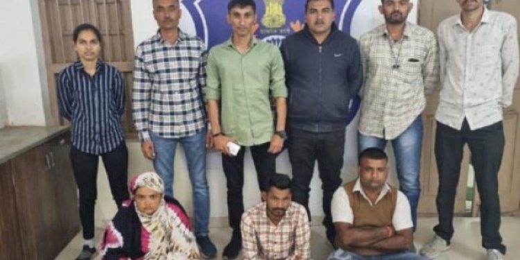 હનીટ્રેપનો ખેલ, તમારી પાસે અજાણી મહિલા લીફ્ટ માગે તો ચેતજો નહિતર આવું તમારી સાથે પણ થઇ શકે