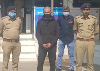 નકલી પોલીસ બની લુંટ ચલાવતો, અસલી પોલીસ ઓળખી ના શકે તે માટે આવું કરતો 