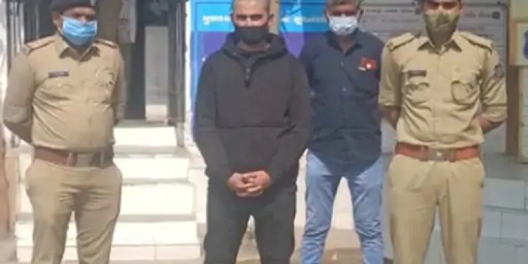 નકલી પોલીસ બની લુંટ ચલાવતો, અસલી પોલીસ ઓળખી ના શકે તે માટે આવું કરતો 