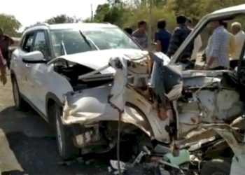 2 કાર ધડાકાભેર અથડાઈ, 8 લોકો થયા ઈજાગ્રસ્ત 