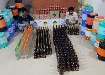 પોલીસે પાણીના પ્લાન્ટમાં કેરબા ચેક કર્યા તો પાણી નહિ પણ દારુ નીકળી પડ્યો 