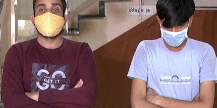 સજાતીય સબંધ બાંધવાની લાલચે હનીટ્રેપ, પ્રોફેસર પાસેથી 5 લાખ પડાવનાર 2 ઝડપાયા 