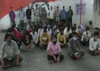 મંદિરથી દર્શન કરી પરત ફરતી બસને મુસાફરો સાથે પોલીસ મથકે લઇ જવાઈ કારણ કે…