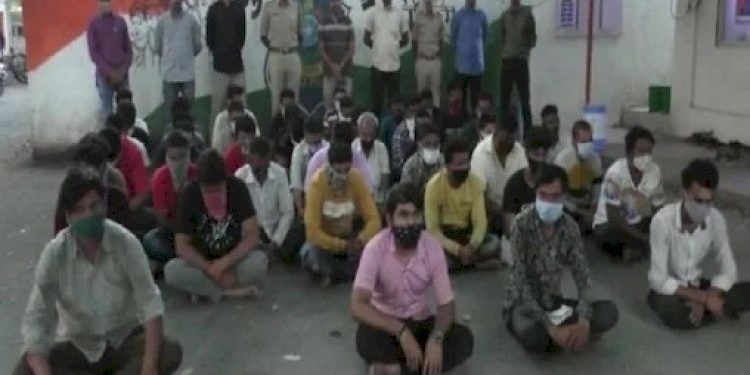 મંદિરથી દર્શન કરી પરત ફરતી બસને મુસાફરો સાથે પોલીસ મથકે લઇ જવાઈ કારણ કે…