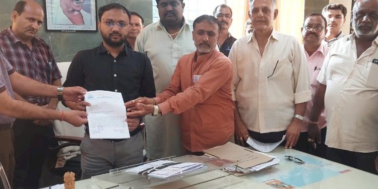 માછીમારી માટે ડીઝલના ભાવ વધારાનો મરણ તોલ ફટકો: દ્વારકામાં ફિશિંગ બોટ એસો. દ્વારા આવેદન અપાયું