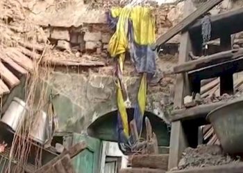 જુનવાણી મકાન તૂટી પડતા ઊંઘી રહેલ પરિવારના 3 સભ્યોના મોત 