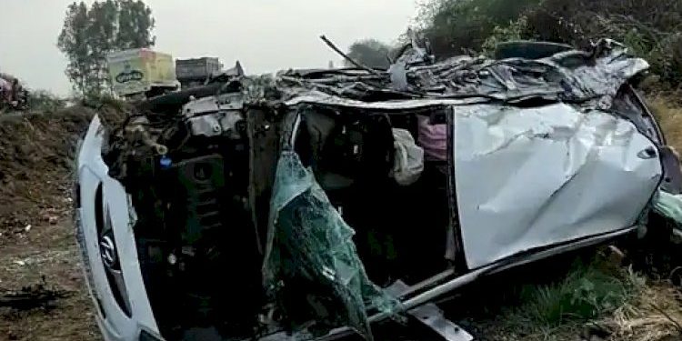 સાઈડ કાપવા જતા કાર ટ્રક સાથે કાર અથડાઈ, 3 લોકોના મોત