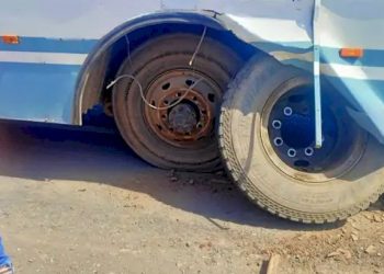 સલામત સવારી….ચાલુ બસ હતી અને એક ટાયર છુટું પડી ગયું..!