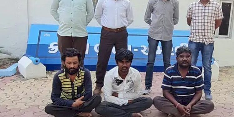 ડાયાબીટીસની દવા અને વિધિના નામે 3 લાખથી વધુ ખંખેરી લેનાર 3 ઝડપાયા