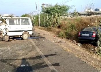 સ્કુલવાન અને કાર વચ્ચે અકસ્માત, 1 વિદ્યાર્થીનીનું મોત