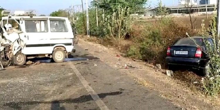 સ્કુલવાન અને કાર વચ્ચે અકસ્માત, 1 વિદ્યાર્થીનીનું મોત