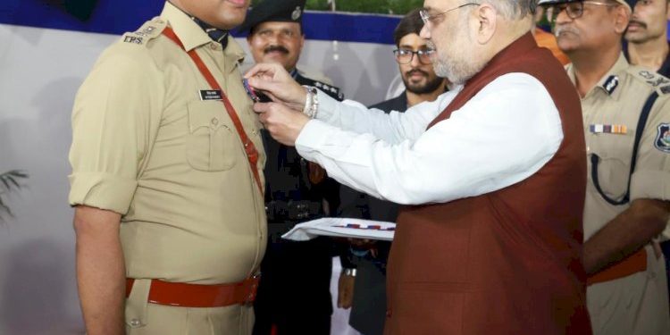 દેવભૂમિ દ્વારકા S.P. નીતેશ પાંડેયને વધુ એક મેડલ કેન્દ્રીય ગૃહમંત્રીએ એનાયત કર્યું 