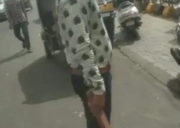 રાજકોટમાં રિક્ષાચાલકની દાદાગીરીના દ્રશ્યો કેમેરામાં કેદ