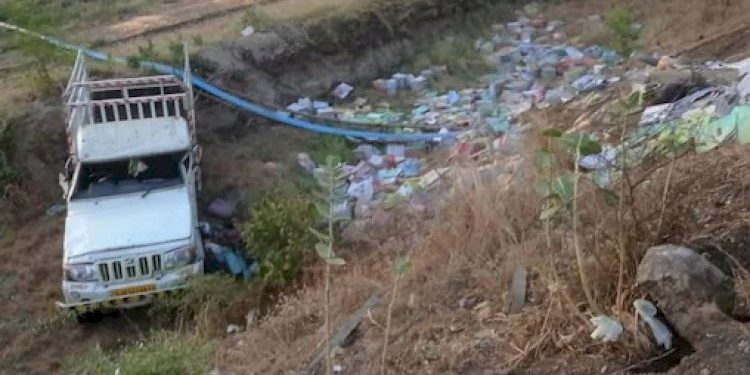 પુસ્તકો ભરીને જઈ રહેલ પીકઅપવાન પલ્ટી, 3 ના થયા મોત