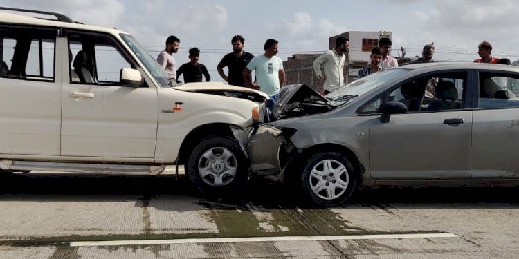 ખંભાળિયા હાઈવે નજીક 2 કાર સામસામી અથડાઈ, જો કે…