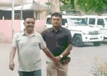 એક કોન્ટ્રાકટરે C.R.પાટીલનું નામ વાપરી અધિકારીને દમ મારવાની કોશિશ કરી પણ…