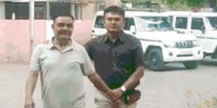 એક કોન્ટ્રાકટરે C.R.પાટીલનું નામ વાપરી અધિકારીને દમ મારવાની કોશિશ કરી પણ…