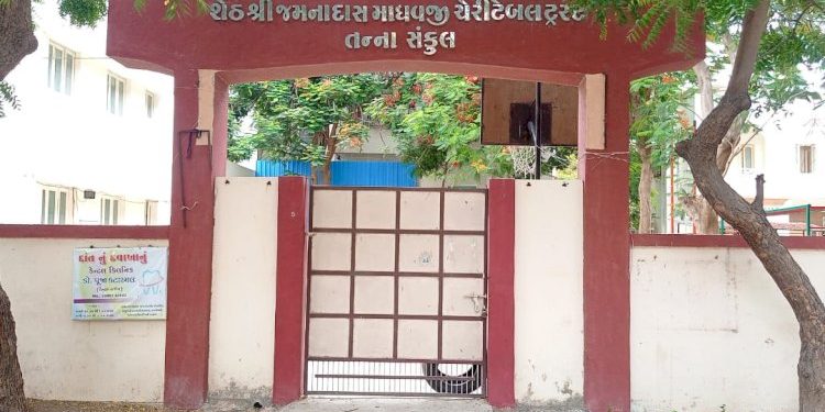 સમાજ કલ્યાણને બદલે ચાલતી વેપારી પ્રવૃતિઓ બંધ કરવો:વાલ્કેશ્વરીના રહીશો 