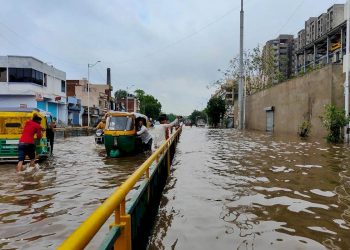 રાજ્યમાં હવામાન વિભાગ દ્વારા 15 જુલાઈ સુધી ભારેથી અતિ ભારે વરસાદની આગાહી કરવામાં આવી છે.