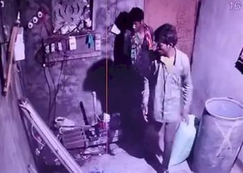 ઘોર કળિયુગ જ્યાં માણસને આખરી પળે જવાનું છે ત્યાં જ ખાતર પાડ્યું