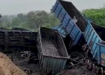 માલગાડીના ડબ્બા એકબીજા પર ચઢી ગયા, આ તરફના રેલ્વે વ્યહારને થઇ અસર 