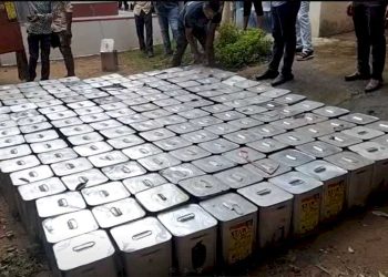 પતરાના આ ડબ્બાઓ જયારે પોલીસે એક બાદ એક ખોલ્યા તો આંખો જોતી જ રહી ગઈ 