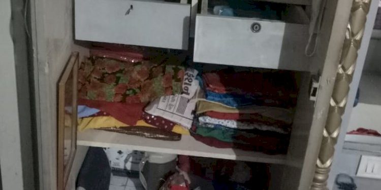 એક મકાનમાં ત્રાટકેલા તસ્કરોએ 18 જોડી કપડા સહિતના મુદ્દામાલની કરી ચોરી