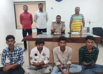 એક અધિકારી ઓનલાઇન ફ્રેન્ડશિપની જાળમાં ફસાયો, સજાતીય સંબંધ બાંધવાની લાલચ આપી હજારો પડાવ્યા 