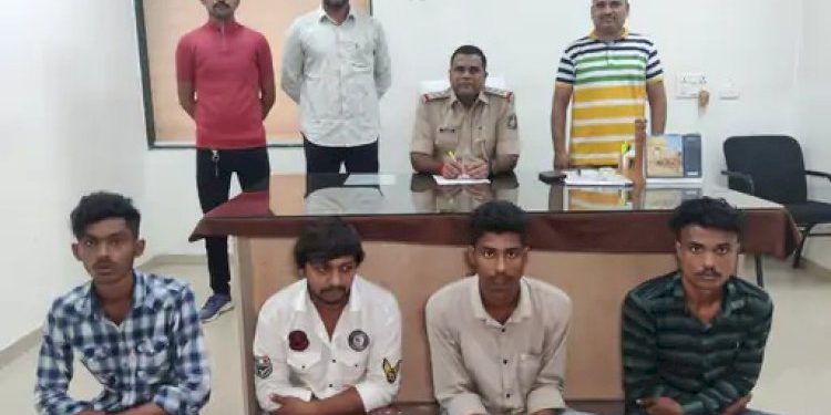 એક અધિકારી ઓનલાઇન ફ્રેન્ડશિપની જાળમાં ફસાયો, સજાતીય સંબંધ બાંધવાની લાલચ આપી હજારો પડાવ્યા