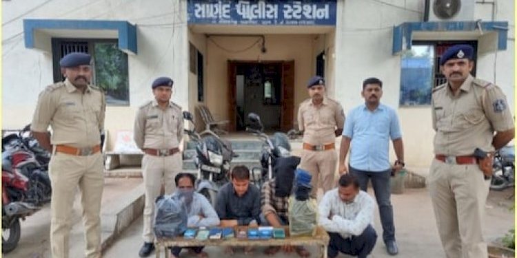 કોઈ મોંઘો મોબાઈલ સસ્તામાં આપવાનું કહે તો છેતરાઈ ના જતા એક ગેંગ ઝડપાઈ એક હજુ ફરે છે 