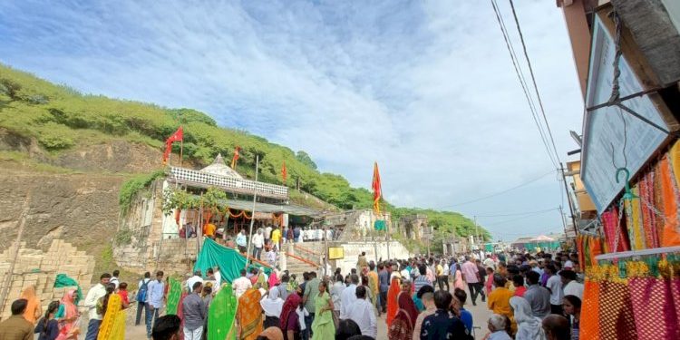 દેવભૂમિમાં હર્ષદ માતાજીના અતિ પ્રાચીન મંદિરે નવરાત્રી પર્વે ભક્તોની ભીડ