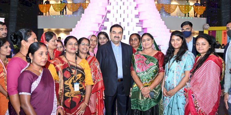 અદાણી કોર્પોરેટ હાઉસમાં ગામડાની કળાને ઉજાગર કરતું ગ્રામ ભારતી’ 22નું પ્રદર્શન