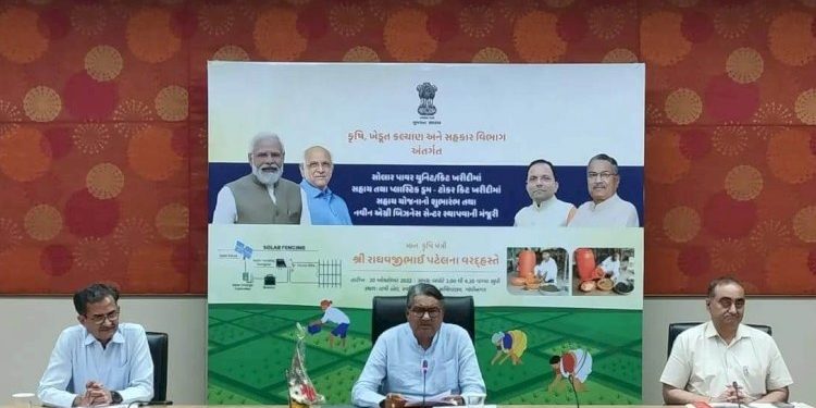 પાકને રખડતાં ઢોર તેમજ વન્ય પ્રાણીઓથી રક્ષણ આપવા રૂપિયા 20 કરોડની સોલાર પાવર યુનિટ યોજનાનો રાજયવ્યાપી શુભારંભ કરાવતાં કૃષિમંત્રી