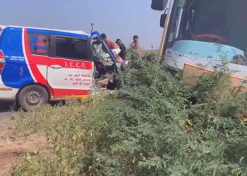 એમ્બ્યુલન્સ અને બસનો અકસ્માત, એમ્બ્યુલન્સના ચીથરા નીકળી ગયા